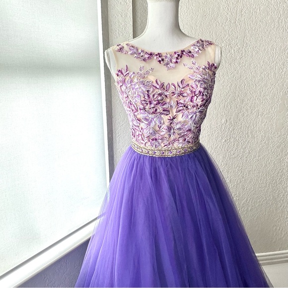 Floral Embroidered Ball Gown Size XS - Picture 7 of 17